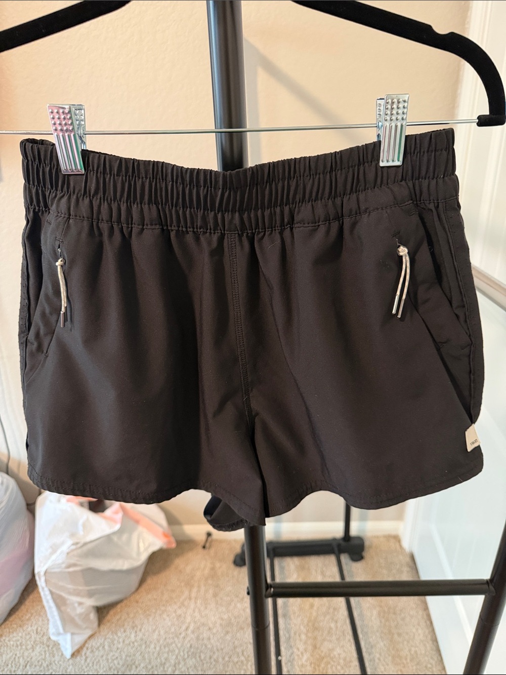 Womens Vuori Black Athletic Pull-On Shorts
